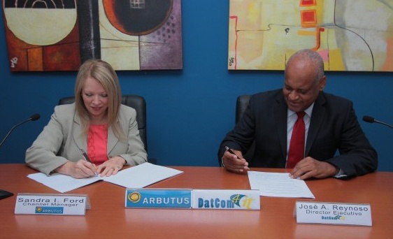 Sandra Ford of Arbutus and José A. Reynoso of Datcom Sandra Ford of Arbutus and José A. Reynoso of Datcom